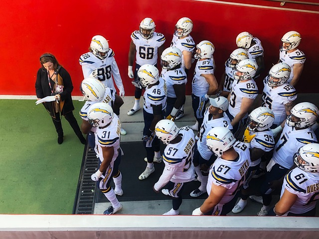 QPR球员谢尔因保护母亲用石头砸伤一男子，事后公开致歉