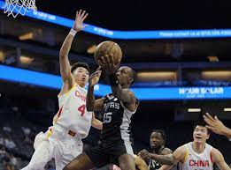 里夫斯状态不佳，半场得到8分，投篮命中率仅为20%